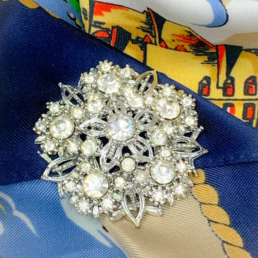 Signed Star NY MCM Clear Rhinestones/Silver Tone Snowflake Flower Costume Brooch